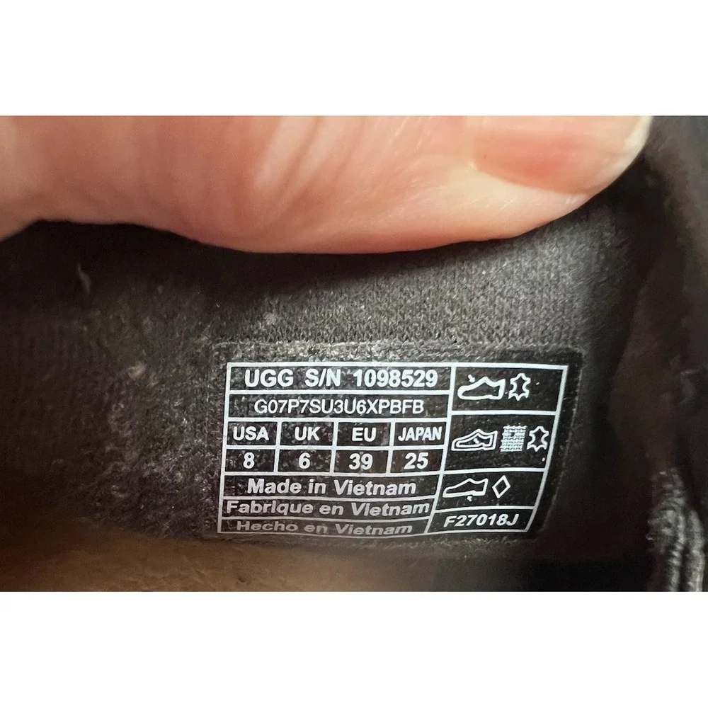 UGG Womens Gene Sneakers Black 1098529 Low Top Round Toe Slip On Shoes Size 8